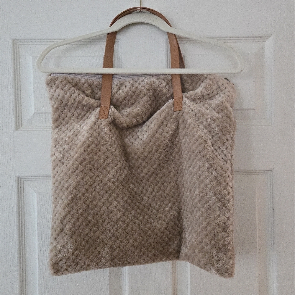 Simply Southern Beige Faux Fur Tote with Tan Handles - Picture 2 of 4